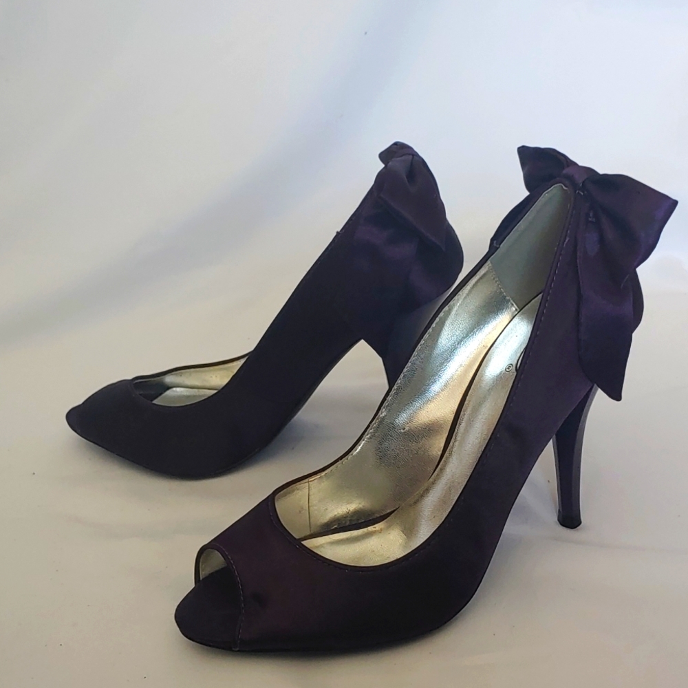 Peep toe heel